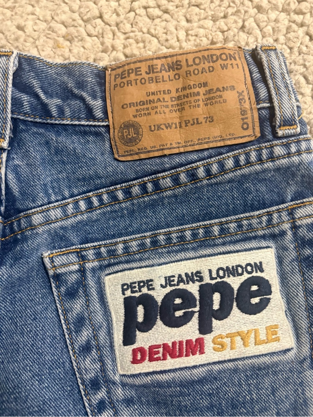 Pepe Jeans women‘s Light Blue Denim Jeans with Branded Embroidered Patch;Y2K